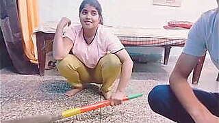 मेरी बीबी बहुत बड़ी लंड की सोकीन है। उसे सिर्फ लंड चाइए। में तो उसे चोदते चोदते थक गया हूं