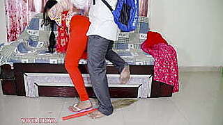 सुन्दर कामवाली की पाजामी क्या फटी मालिक के बेटे ने पीछे से आकर छूत फाड़ दी