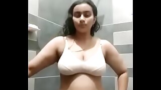 Desi nude bathroom show